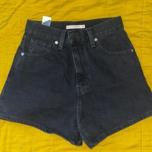 Levi’s mom shorts